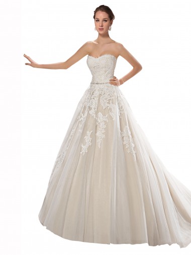 Magasins de Ivoire & Champagne Trapèze Sans bretelle Tulle Dentelle Robes de mariée